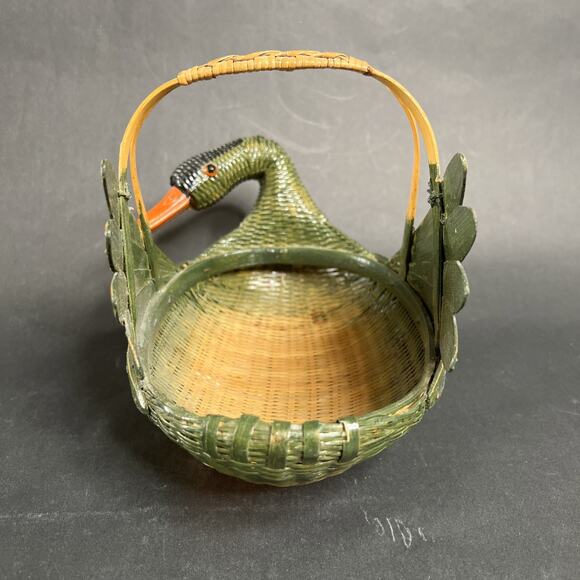 Vintage Wicker Duck Basket-Hand-Painted Bamboo Small Lifelike Wings VTG Folk Art - Picture 5 of 7